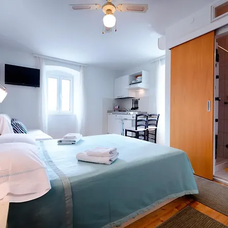 Bucol Seaview 3*